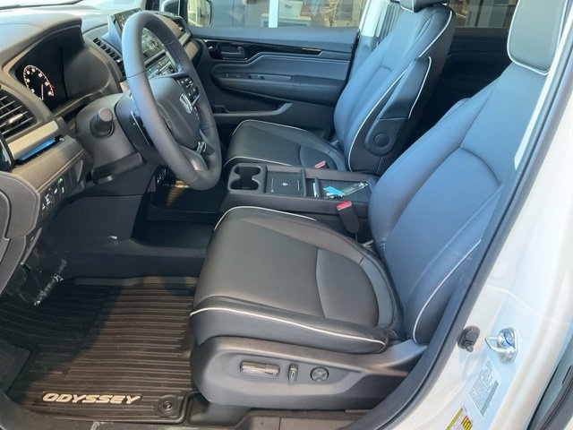 New 2026 Honda Odyssey Touring image 4