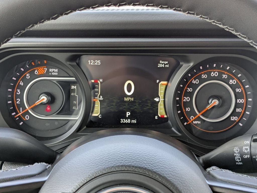 Used 2025 Jeep Wrangler Unlimited Rubicon w/ Convenience Group AWD/4WD image 15