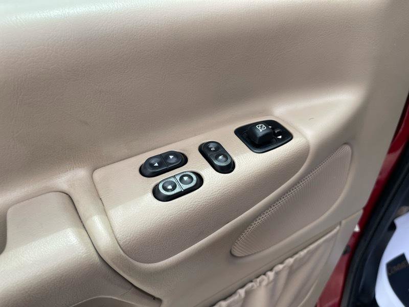 Used 1999 Ford E-150 and Econoline 150 RWD image 27