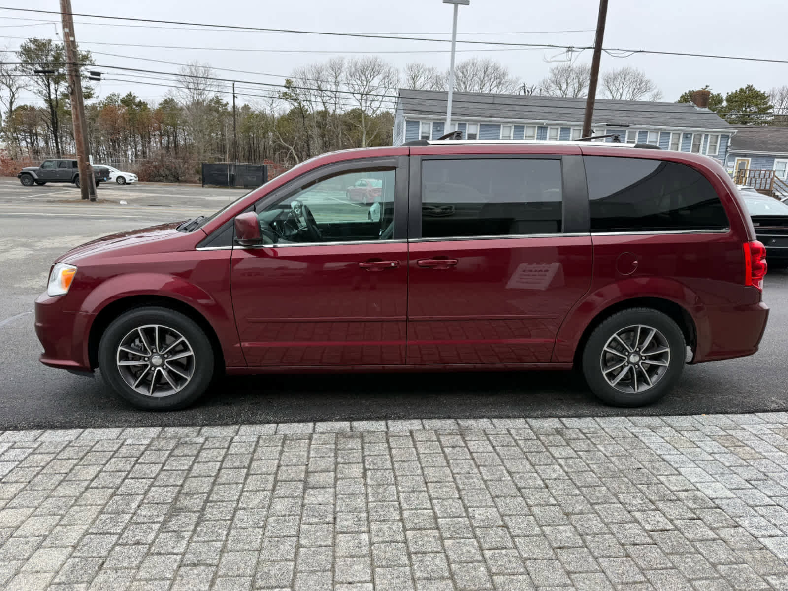 Used 2017 Dodge Grand Caravan SXT image 4