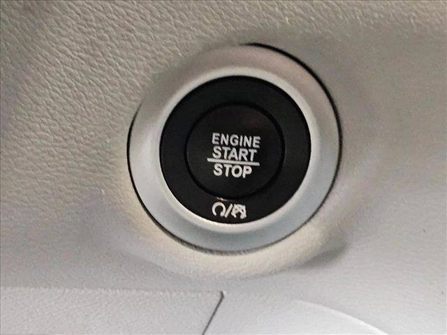 Used 2023 Chrysler Pacifica Touring-L FWD image 18