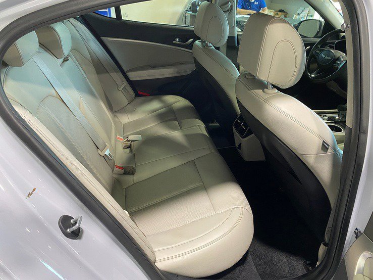 Used 2020 Genesis G70 2.0T image 17