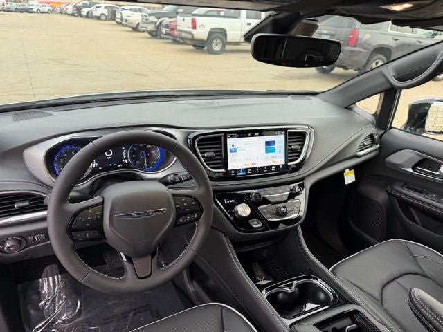 New 2026 Chrysler Pacifica Limited w/ S Appearance Package FWD image 16