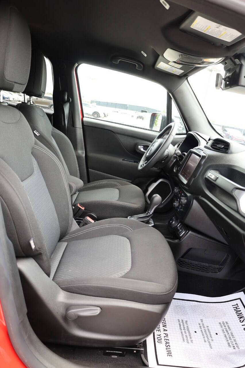 Used 2021 Jeep Renegade Latitude w/ Luxury Group II AWD/4WD image 15