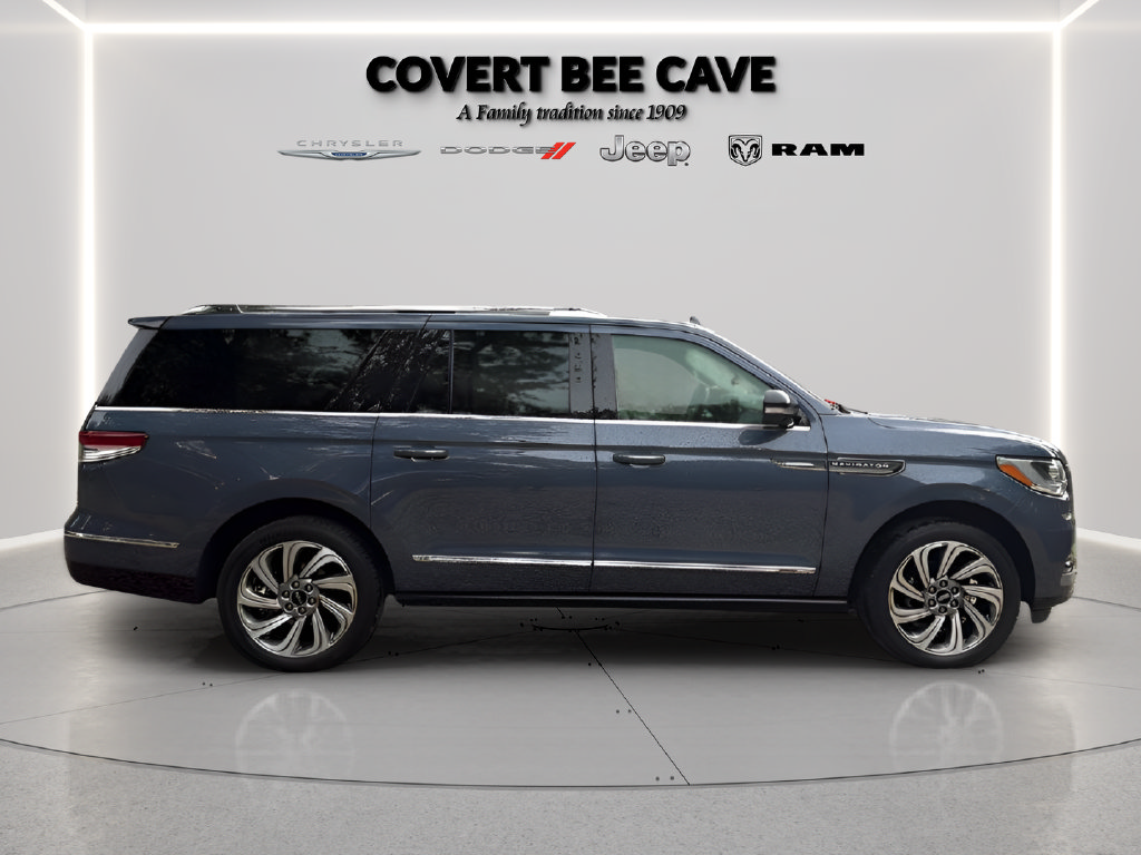 Used 2022 Lincoln Navigator L Reserve RWD image 8