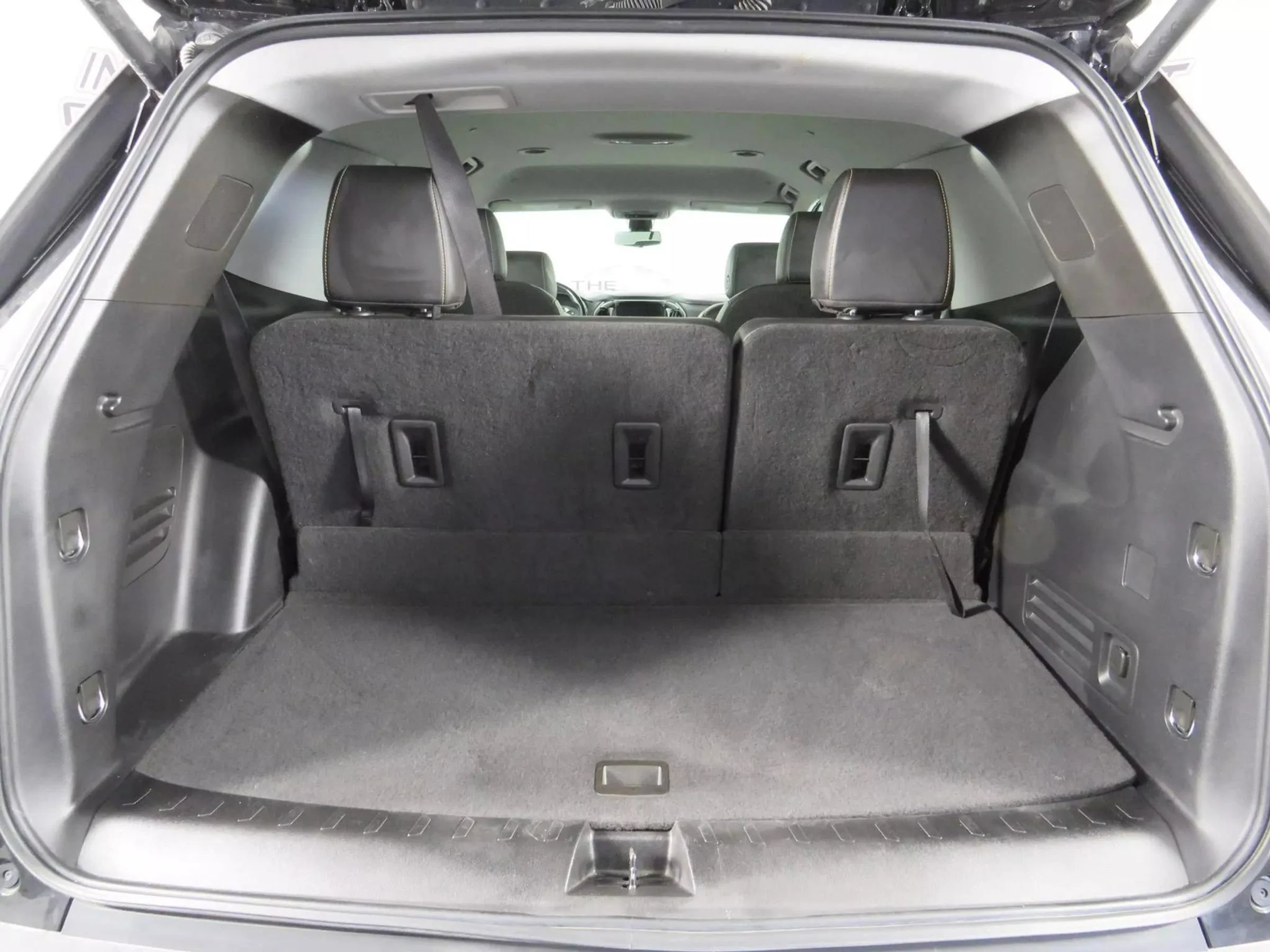 Used 2021 Chevrolet Traverse RS FWD image 28
