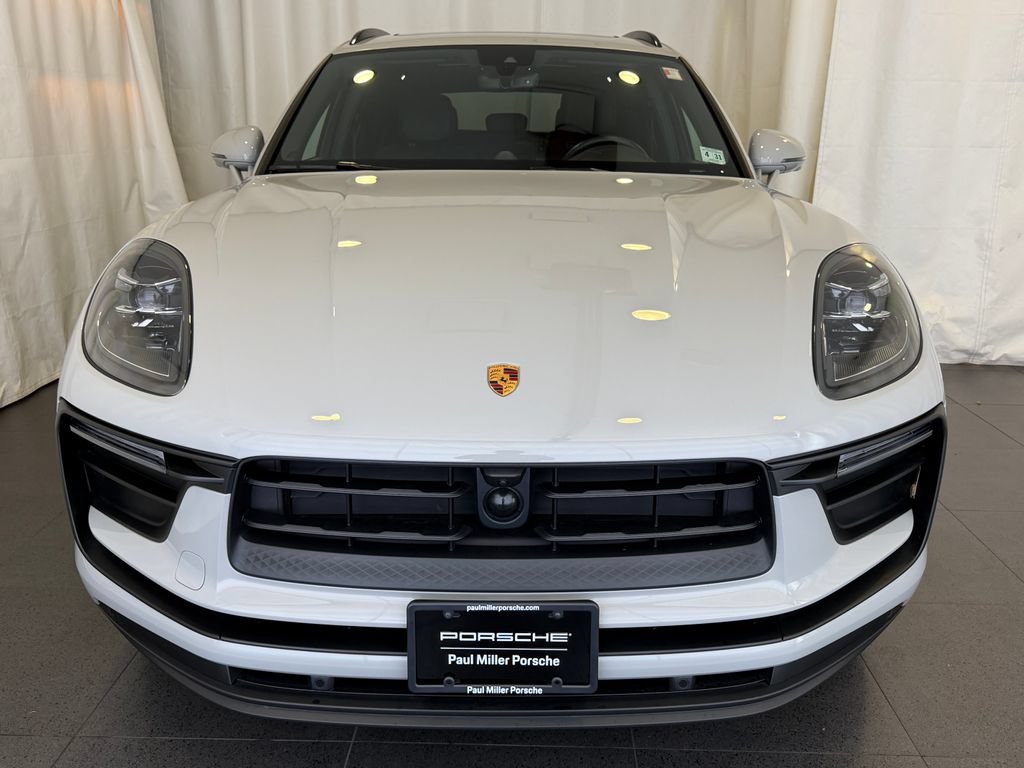Certified 2026 Porsche Macan AWD/4WD image 6