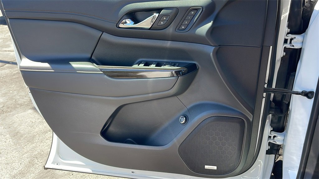 Used 2023 GMC Acadia AT4 w/ Technology Package image 26