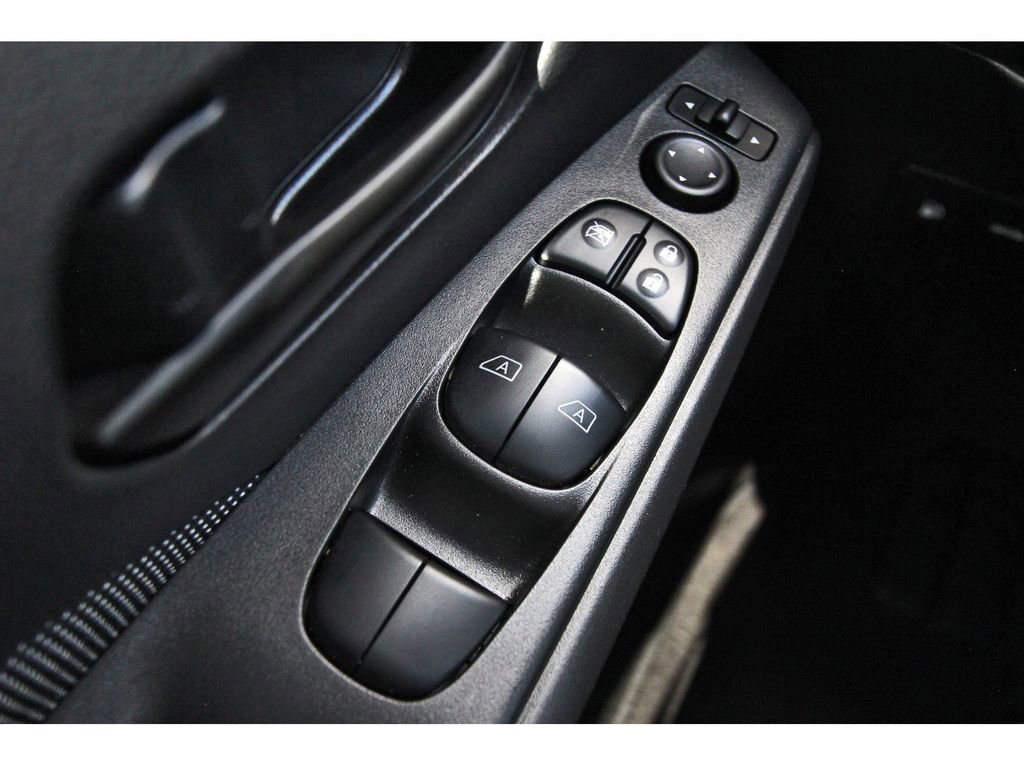 Used 2019 Nissan Kicks S image 25