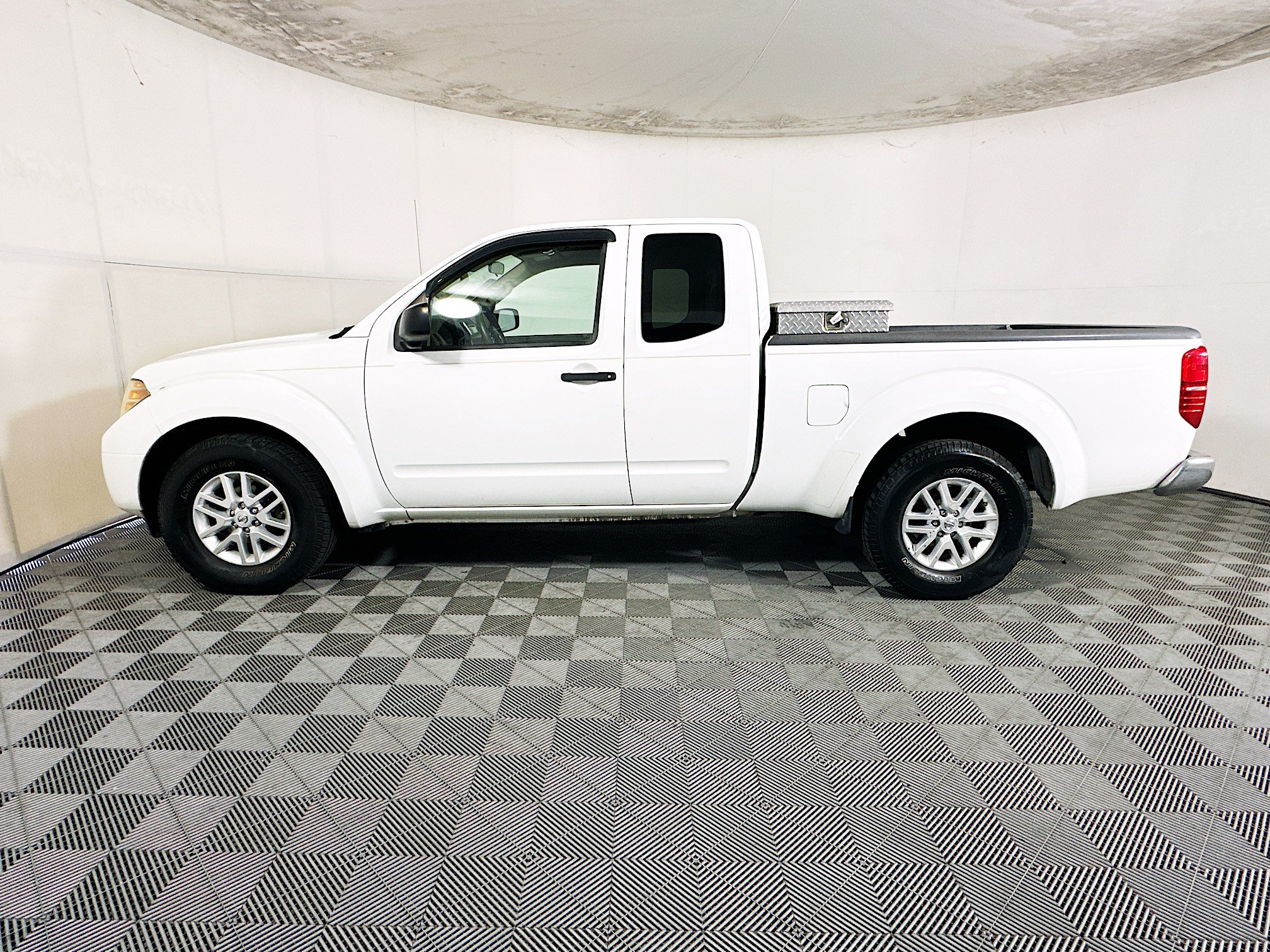 Used 2014 Nissan Frontier SV RWD image 6