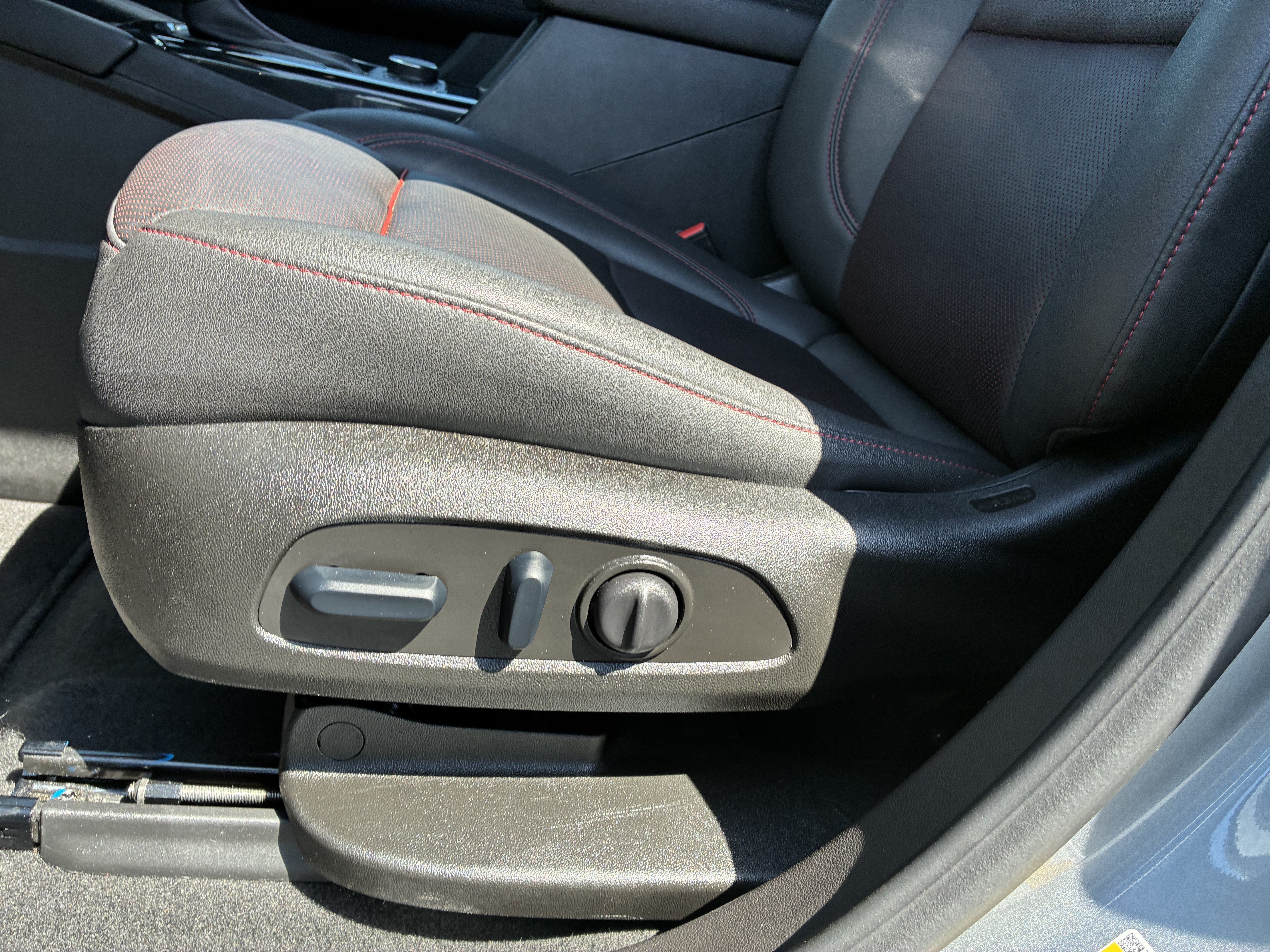 Used 2025 Chevrolet Blazer RS FWD image 26