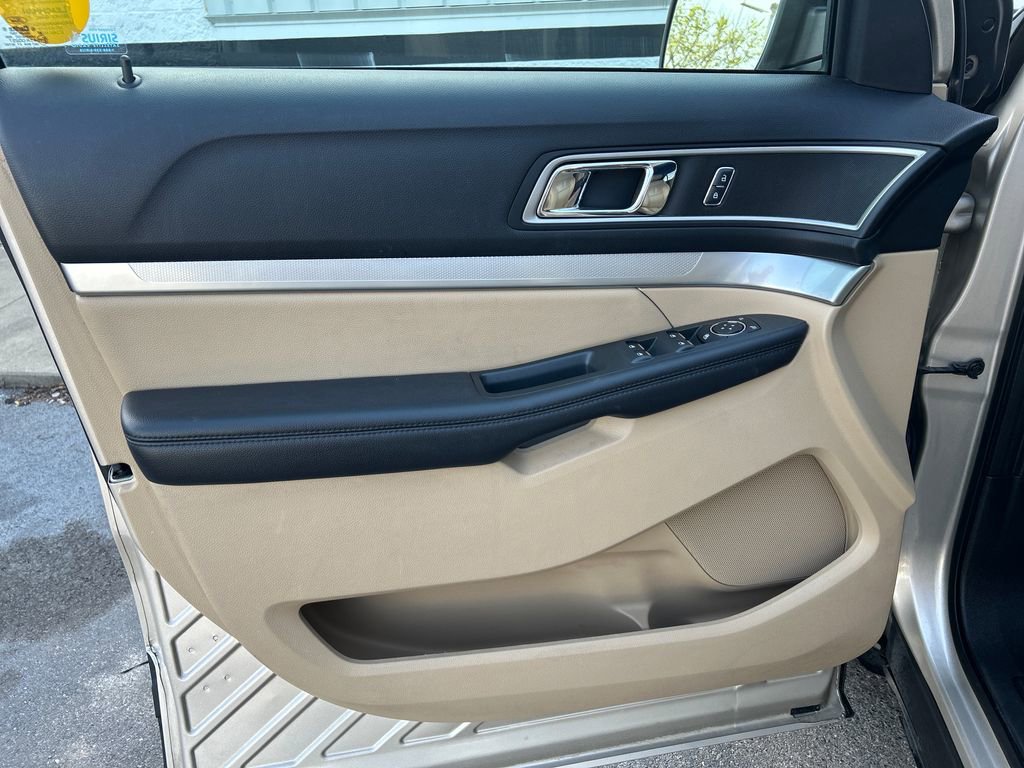 Used 2017 Ford Explorer XLT w/ Equipment Group 202A image 13
