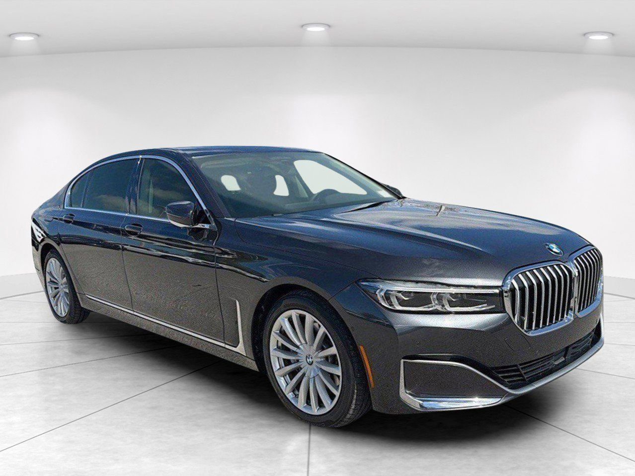 Used 2020 BMW 740i RWD image 2