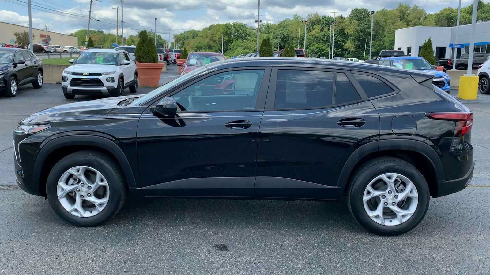 Certified 2024 Chevrolet Trax LS w/ LS Convenience Package FWD image 5