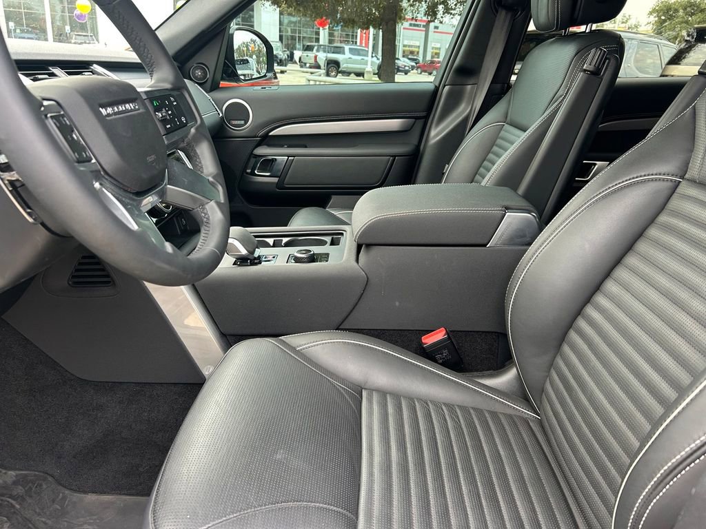 Used 2024 Land Rover Discovery Dynamic SE AWD/4WD image 12