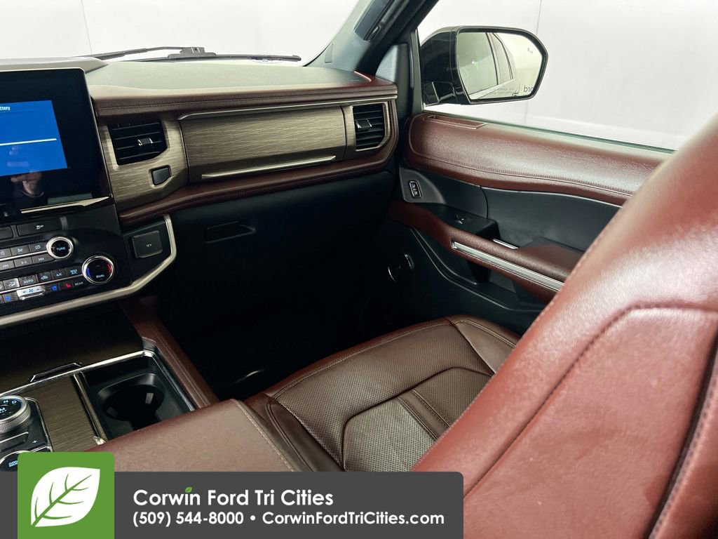 Used 2022 Ford Expedition Max Limited image 29