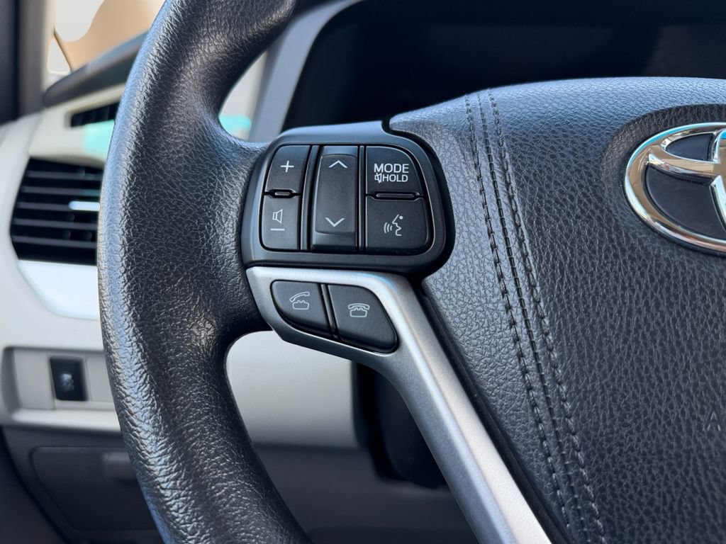 Used 2017 Toyota Sienna LE FWD image 20