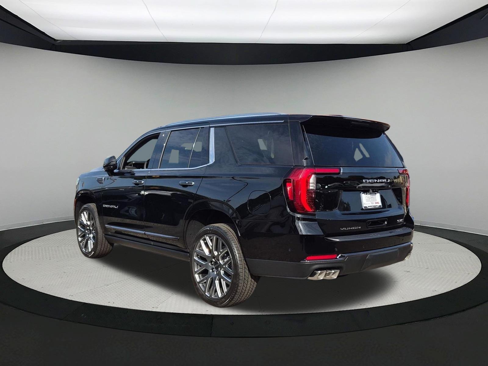 New 2026 GMC Yukon Denali Ultimate w/ LPO, Floor Liner Package AWD/4WD image 3