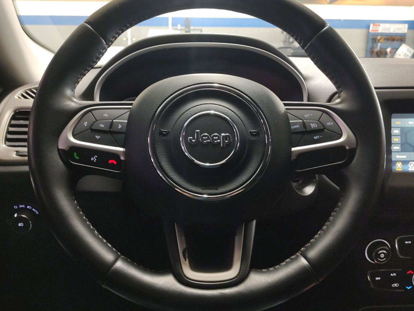 Used 2018 Jeep Compass Latitude w/ Popular Equipment Group AWD/4WD image 15