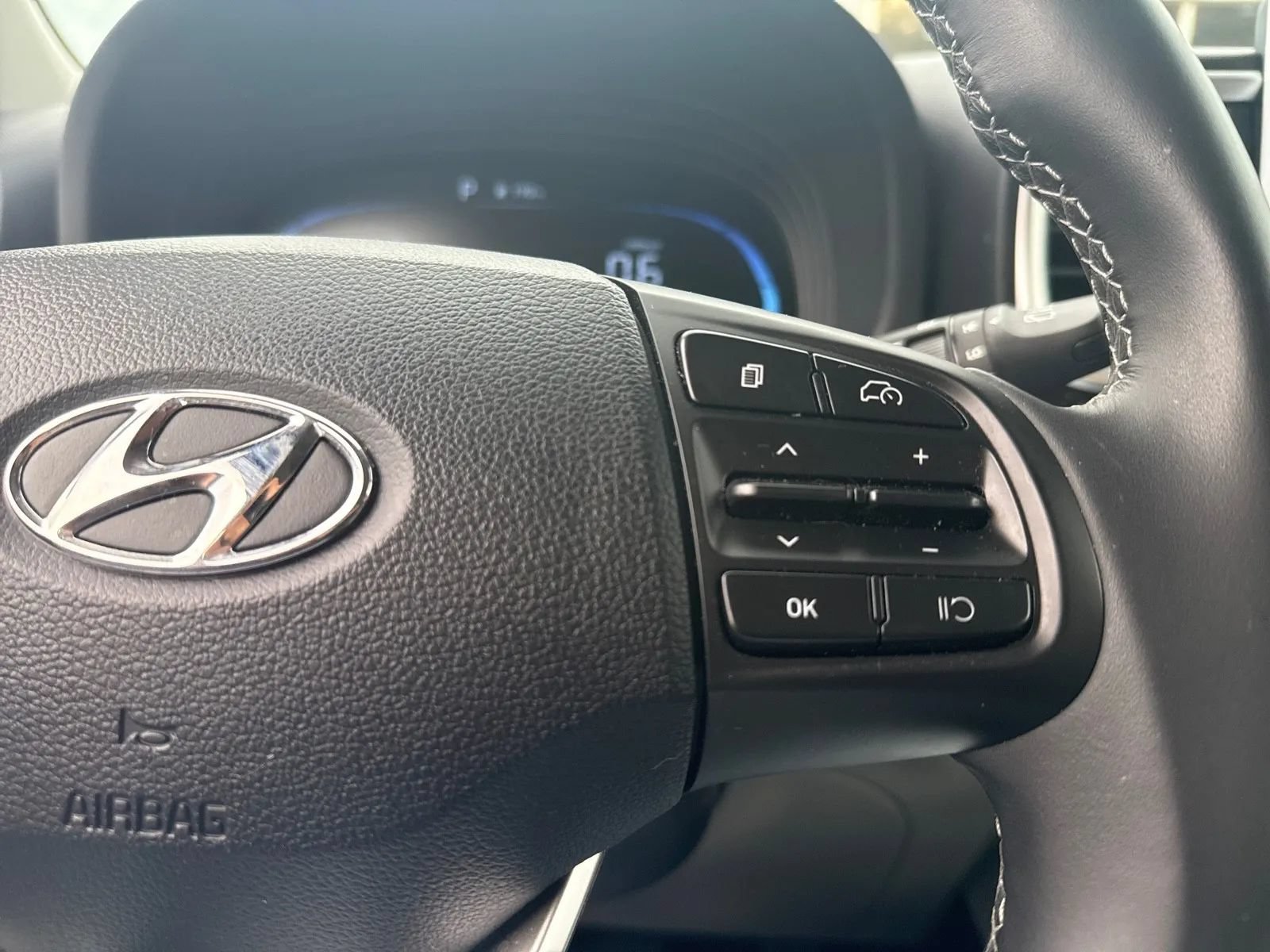 Used 2024 Hyundai Venue SEL FWD image 19