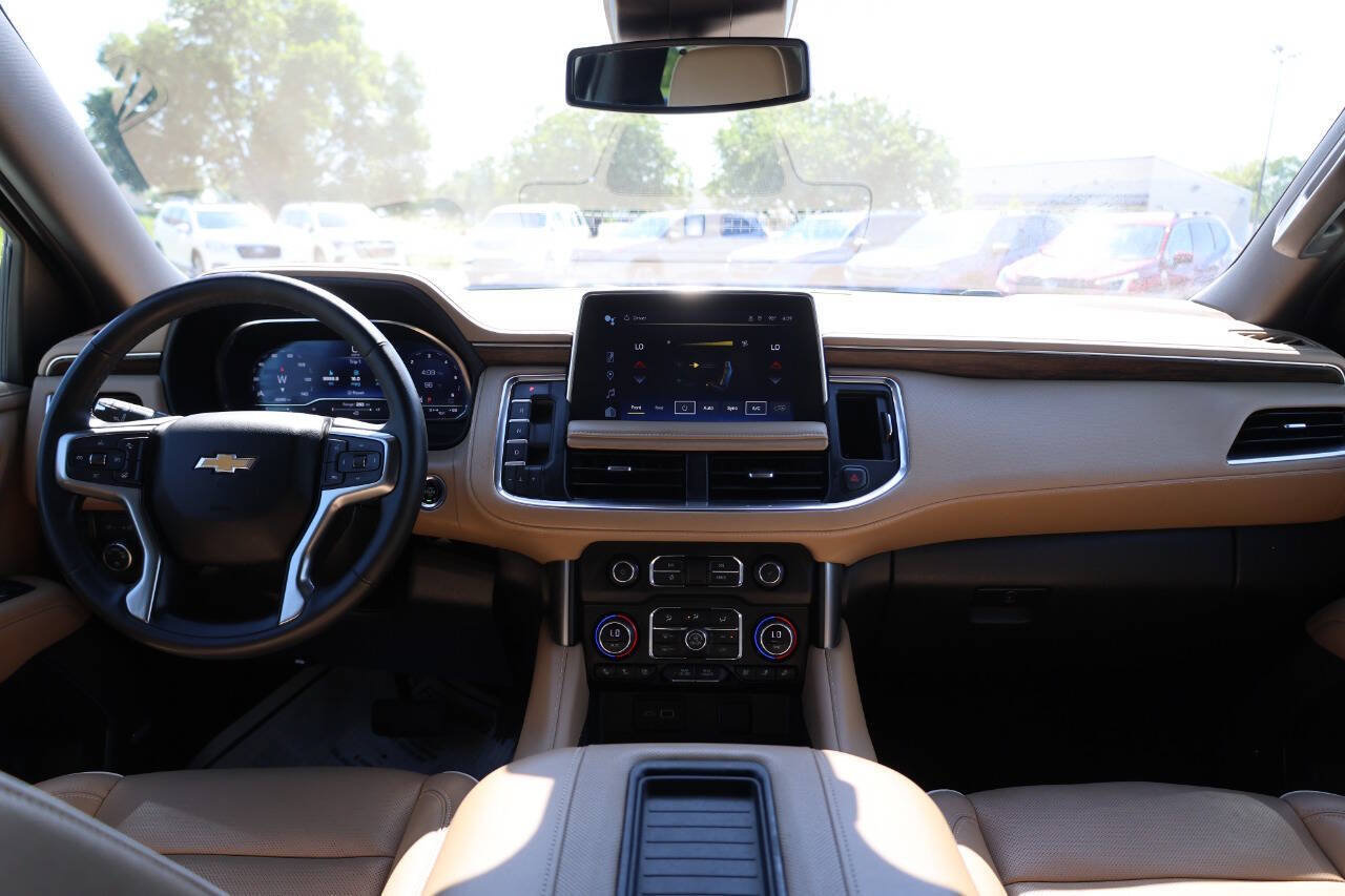 Used 2023 Chevrolet Suburban Premier AWD/4WD image 14