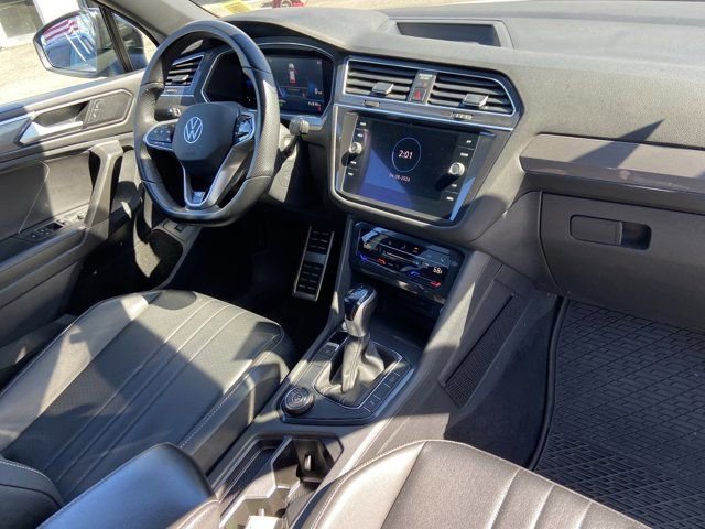 Certified 2022 Volkswagen Tiguan SE R-Line image 26