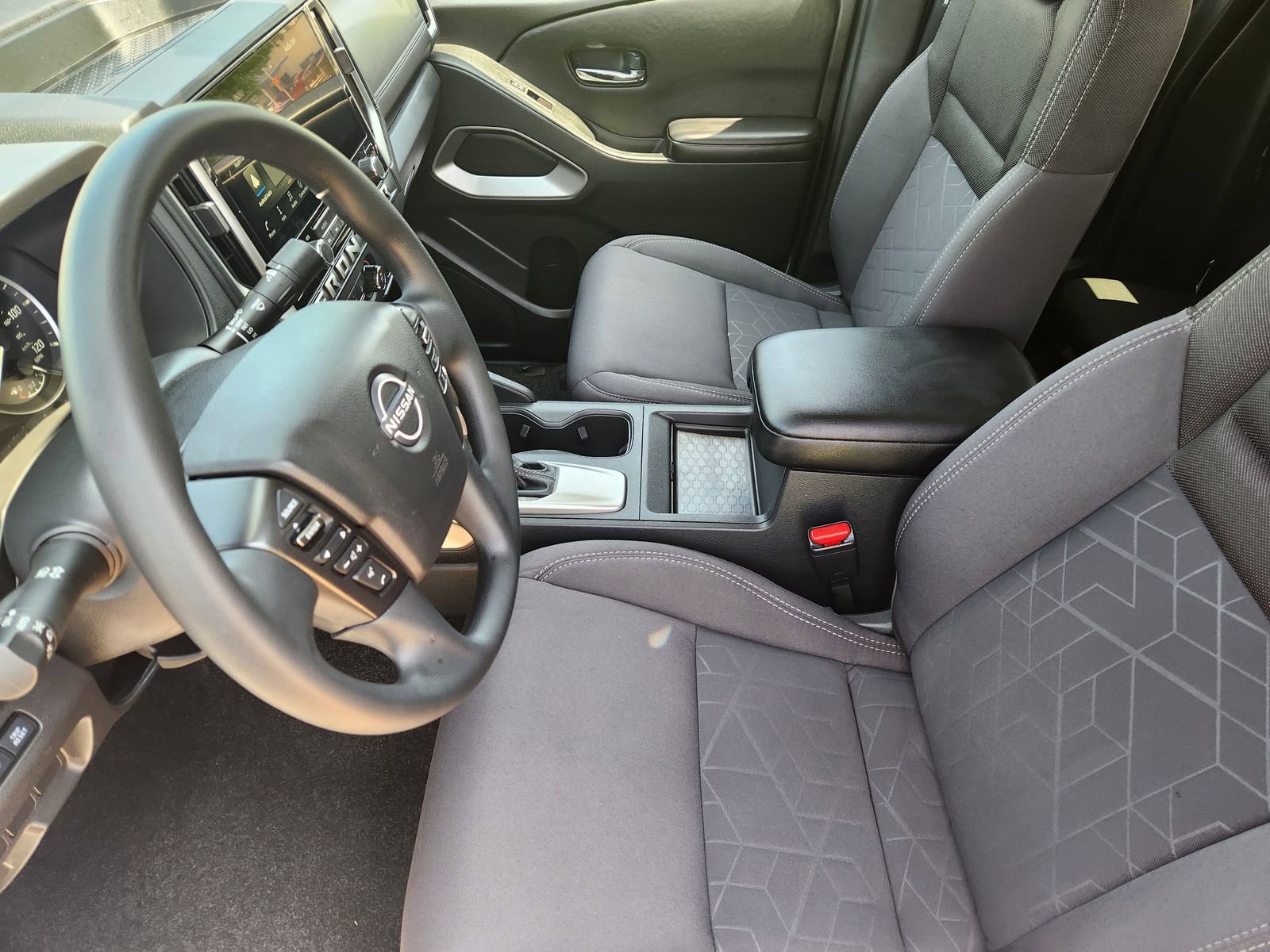 Used 2025 Nissan Frontier SV RWD image 16