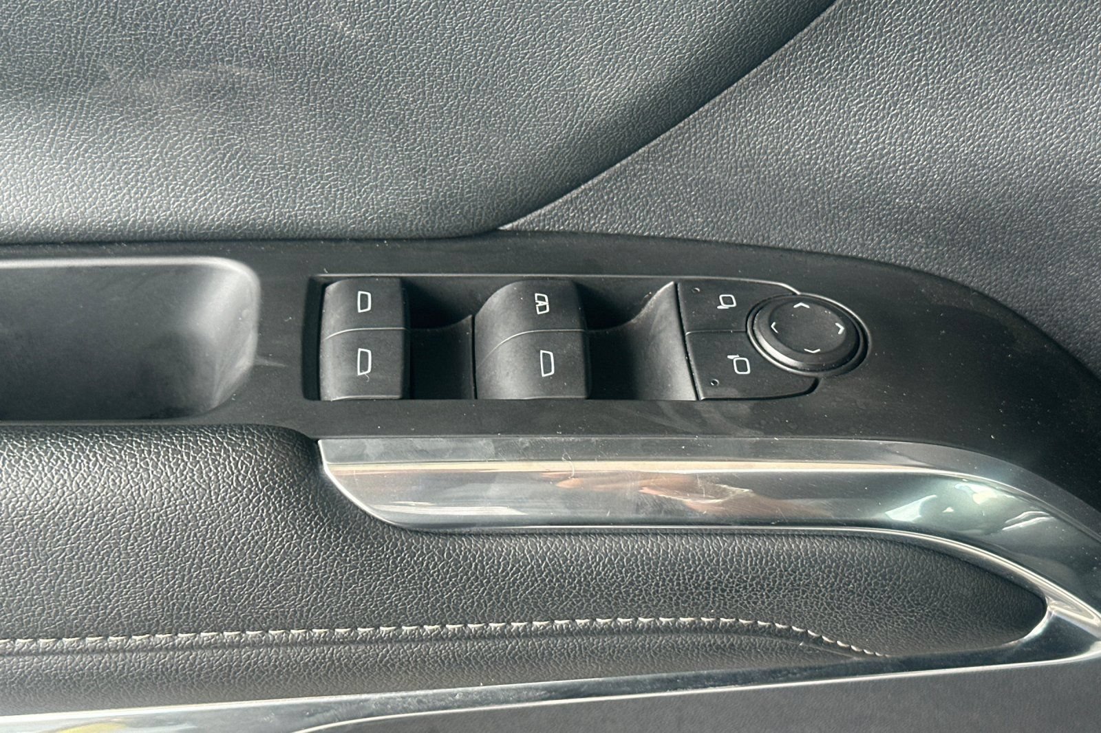 Certified 2024 Chevrolet Traverse LT FWD image 12