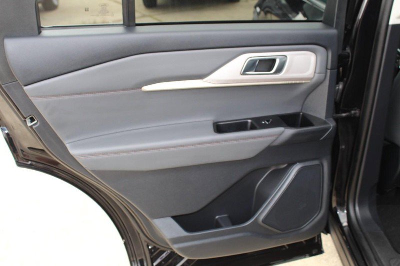 Used 2025 Ford Explorer Active w/ Active Comfort Package image 20