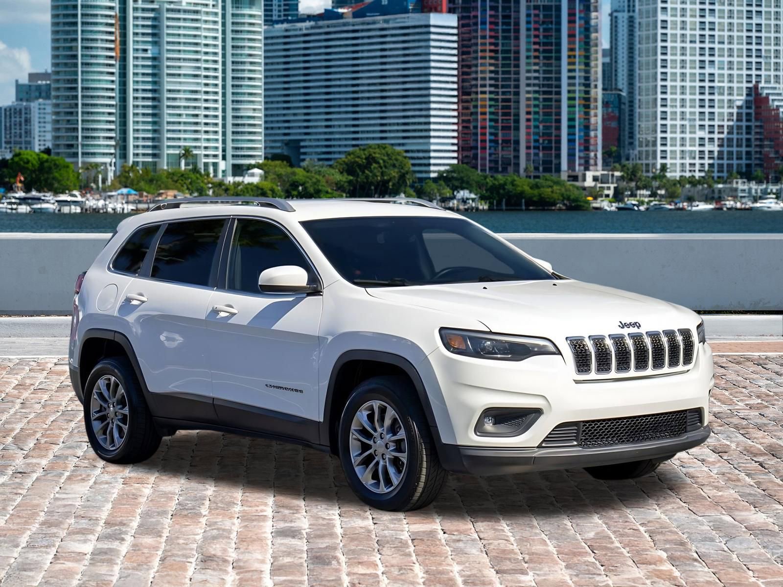 Used 2019 Jeep Cherokee Latitude Plus w/ Comfort/Convenience Group image 9