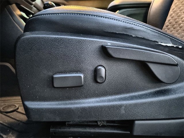 Used 2016 Chevrolet Colorado Z71 w/ Z71 Midnight Edition image 12