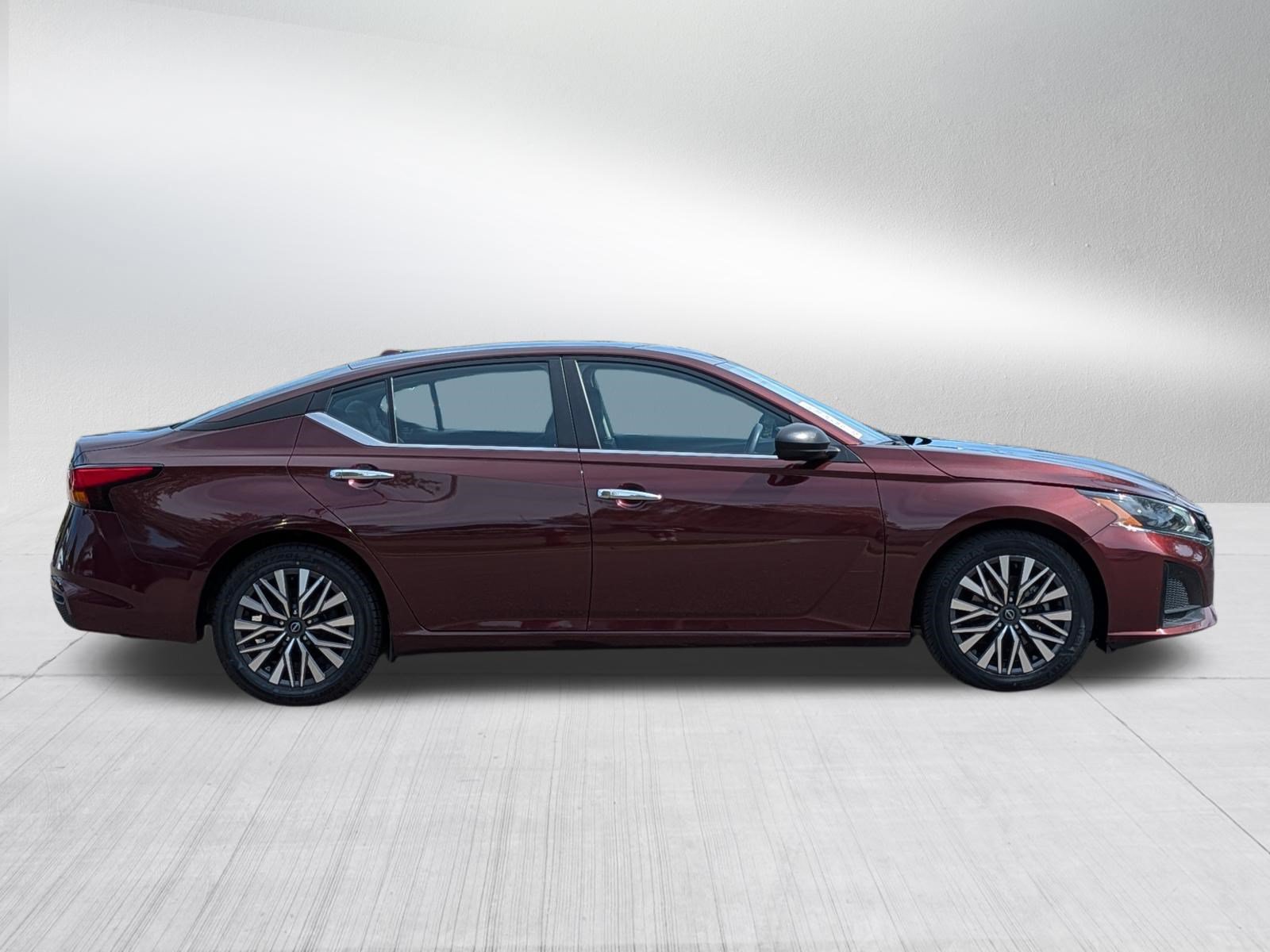 Used 2024 Nissan Altima 2.5 SV FWD image 8
