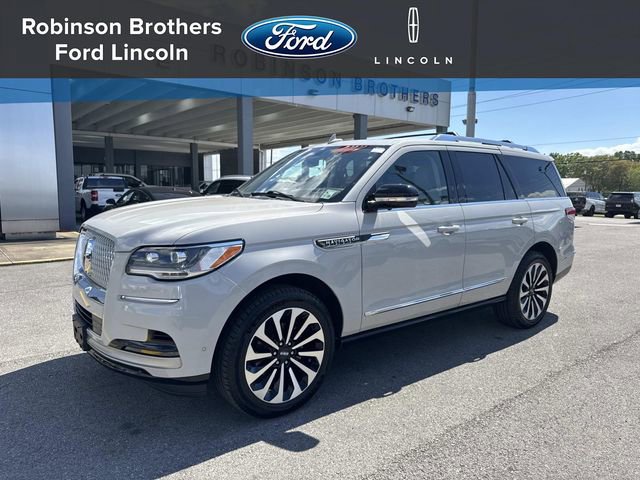 Used 2022 Lincoln Navigator Reserve image 1