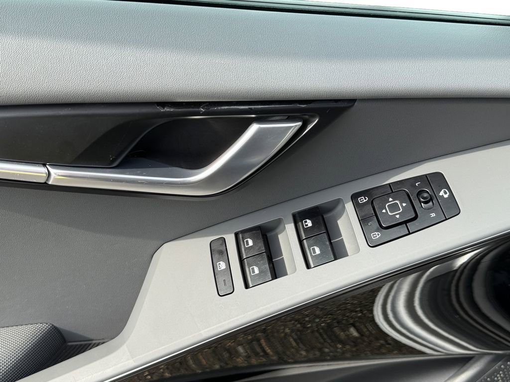 Certified 2025 Kia Niro EX Touring image 11