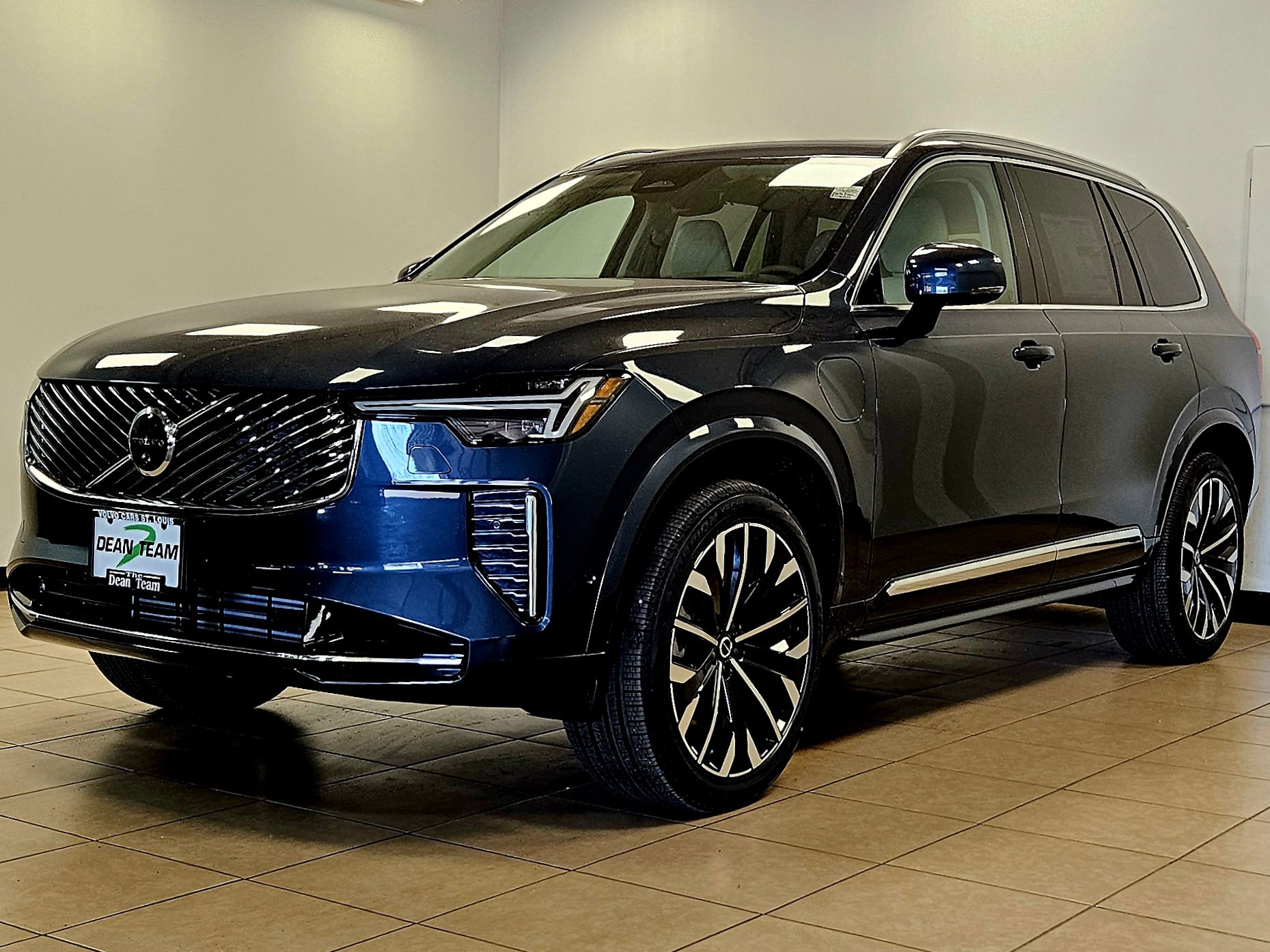 New 2026 Volvo XC90 T8 Ultra w/ Protection Package Premier image 4
