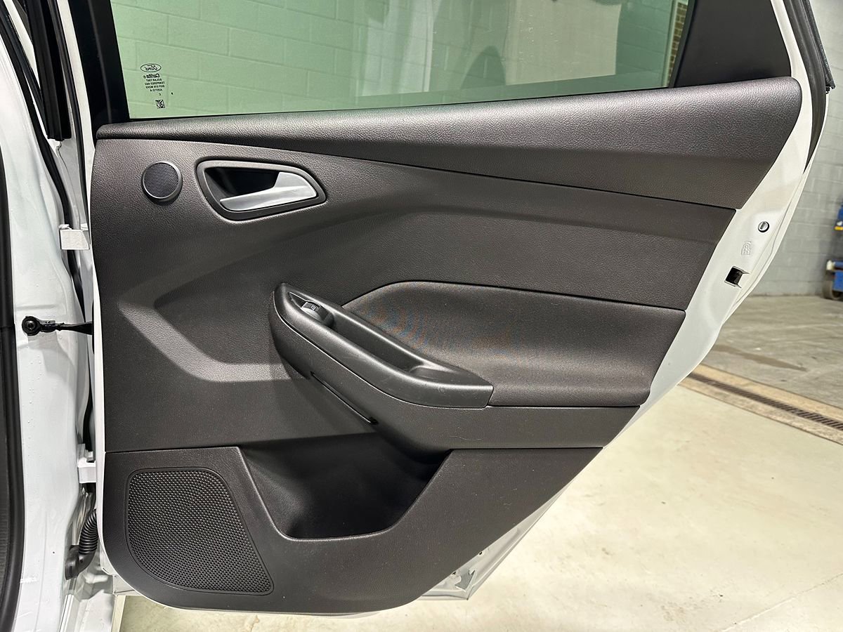 Used 2018 Ford Focus ST w/ Equipment Group 401A FWD image 15