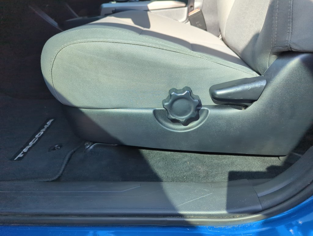 Used 2018 Toyota Tacoma SR5 RWD image 10