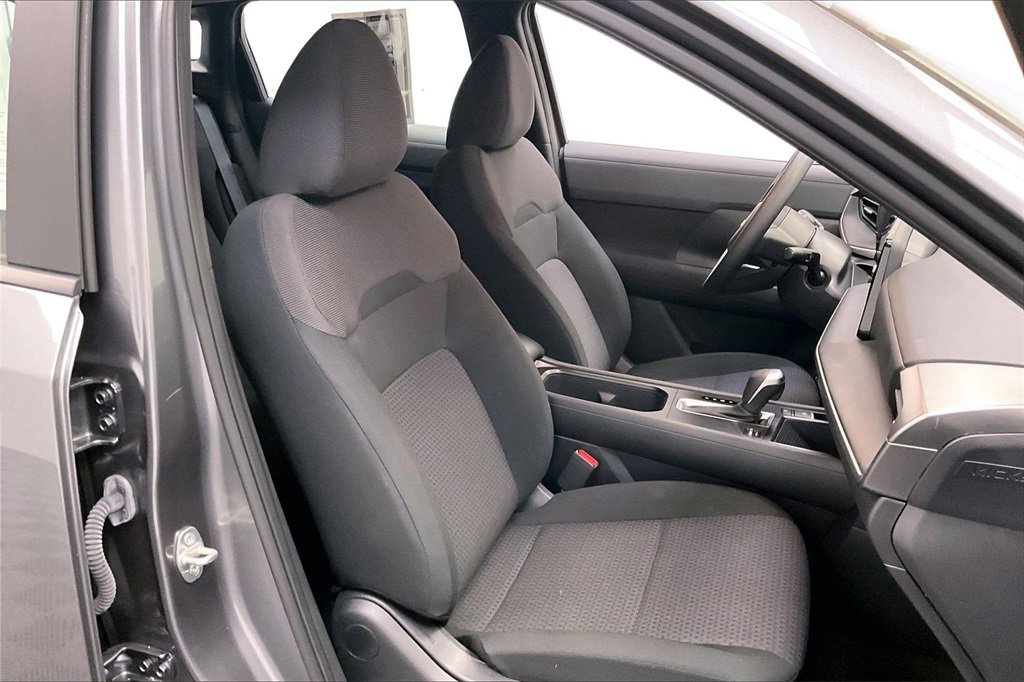 Certified 2025 Nissan Kicks S image 6