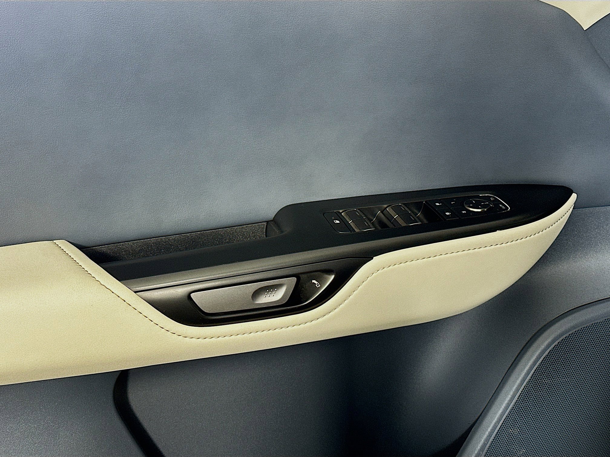 Used 2023 Lexus RZ 450e Premium w/ Technology Package image 15