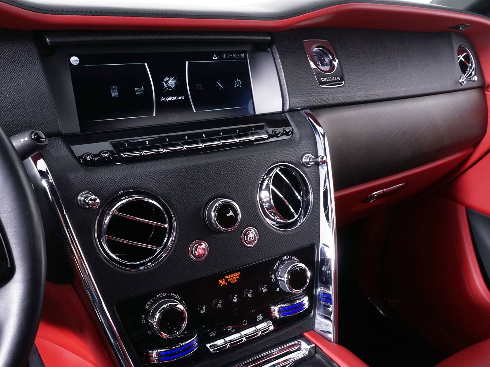 Used 2022 Rolls-Royce Cullinan w/ Cullinan Package image 30