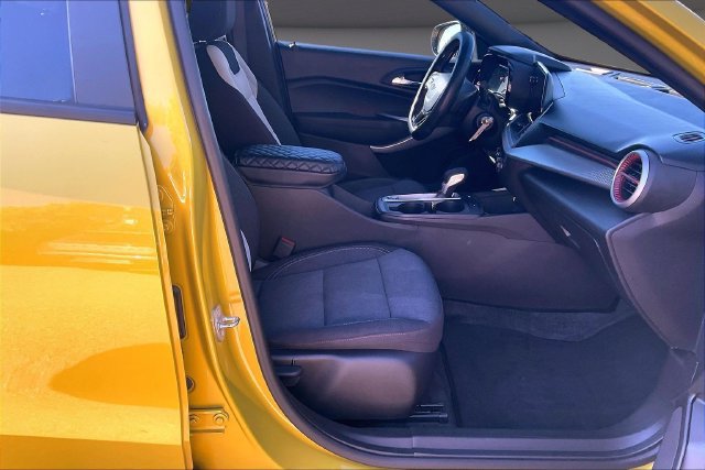 Used 2024 Chevrolet Trax RS w/ Sunroof Package FWD image 7