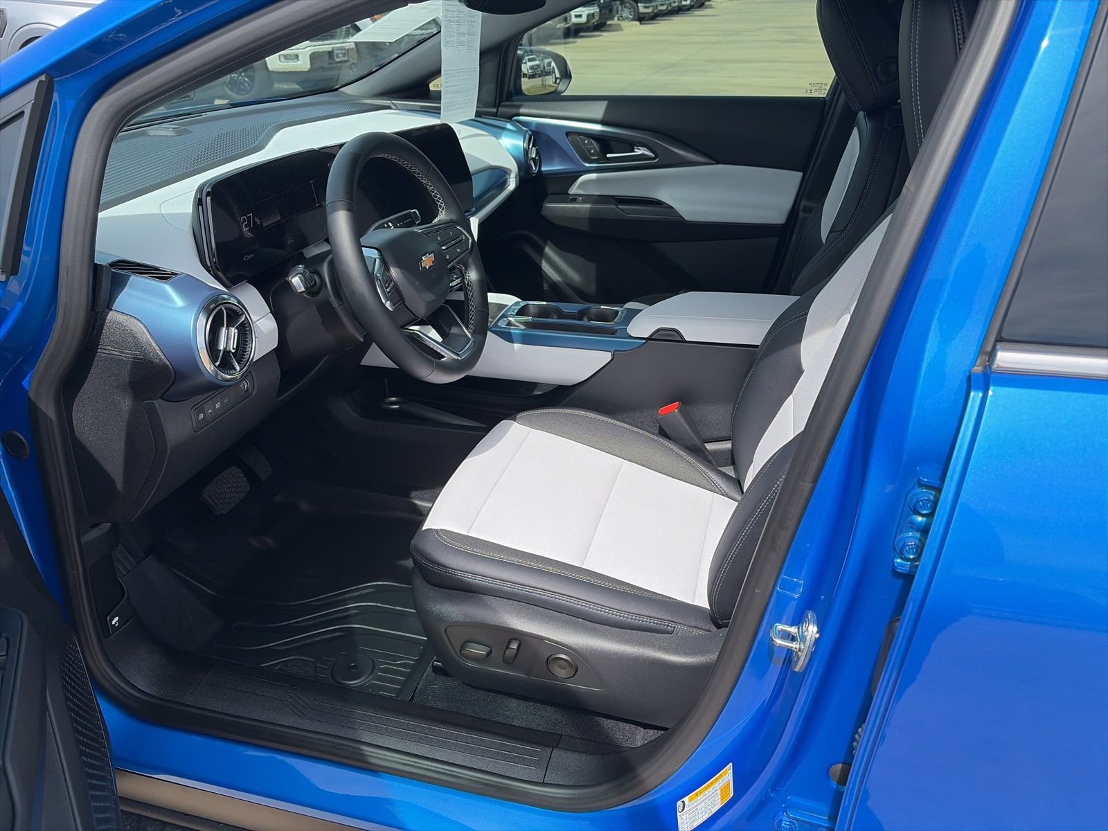 Used 2026 Chevrolet Equinox EV LT image 11