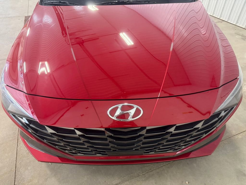 Certified 2023 Hyundai Elantra Limited w/ Cargo Package FWD image 4