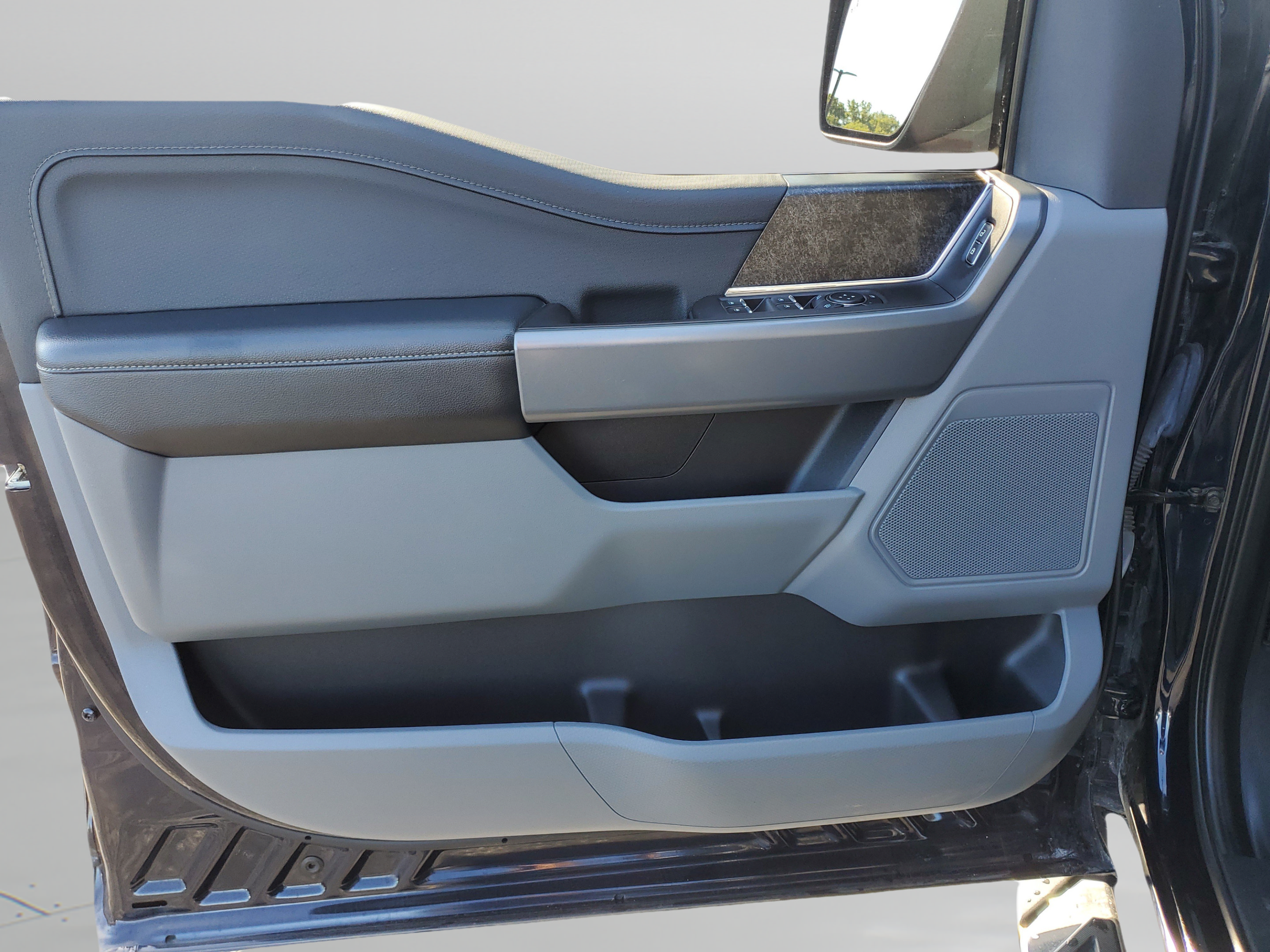 Used 2022 Ford F150 XLT w/ Equipment Group 302A High AWD/4WD image 17