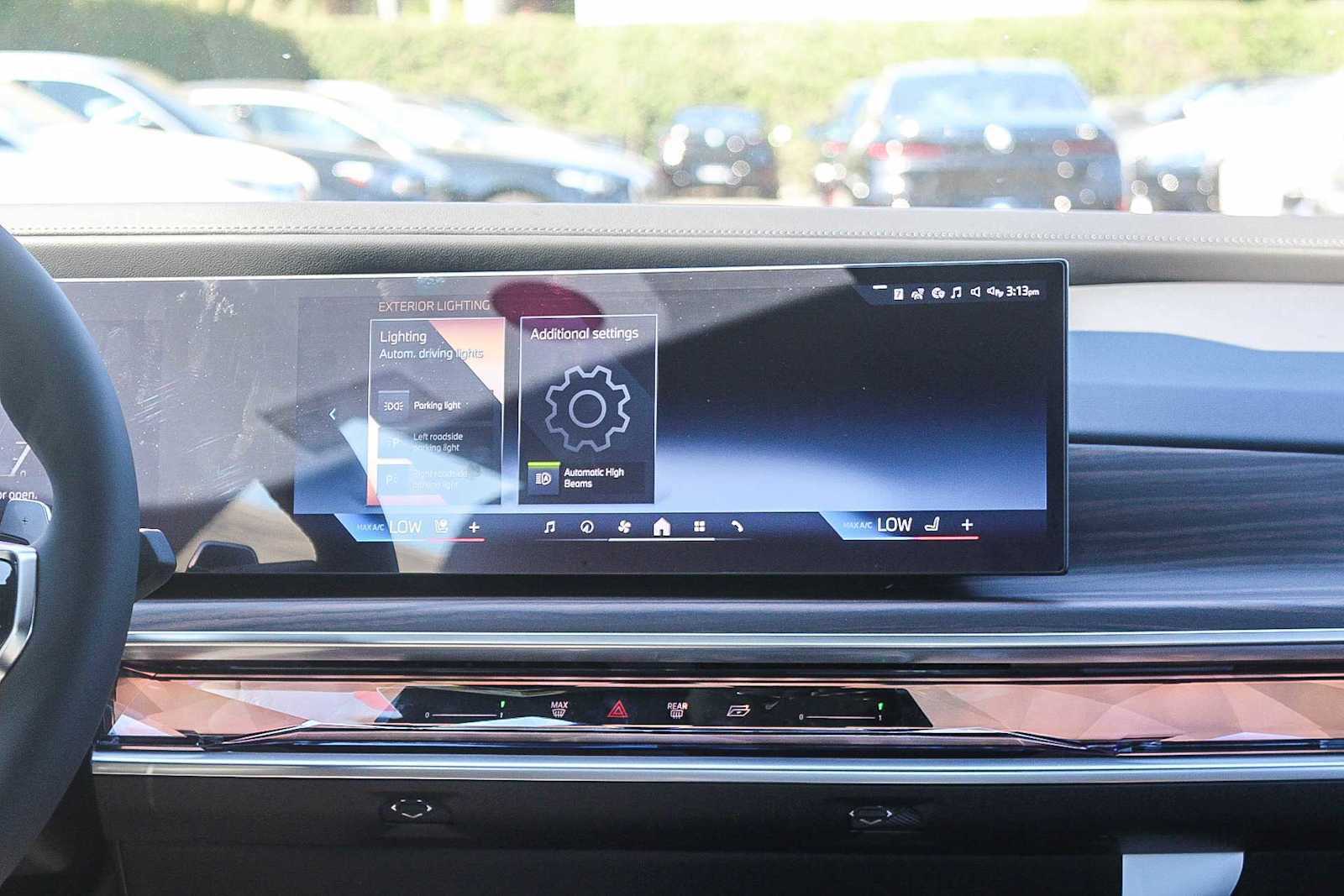 New 2026 BMW 750e xDrive w/ Premium Package image 23