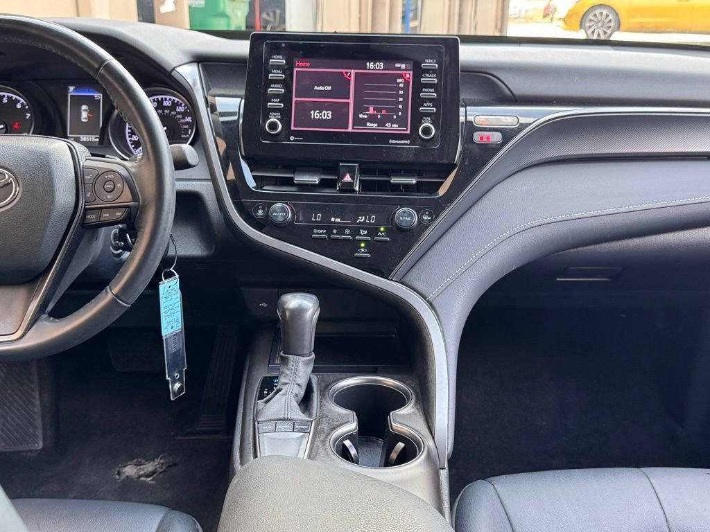 Used 2023 Toyota Camry SE image 4
