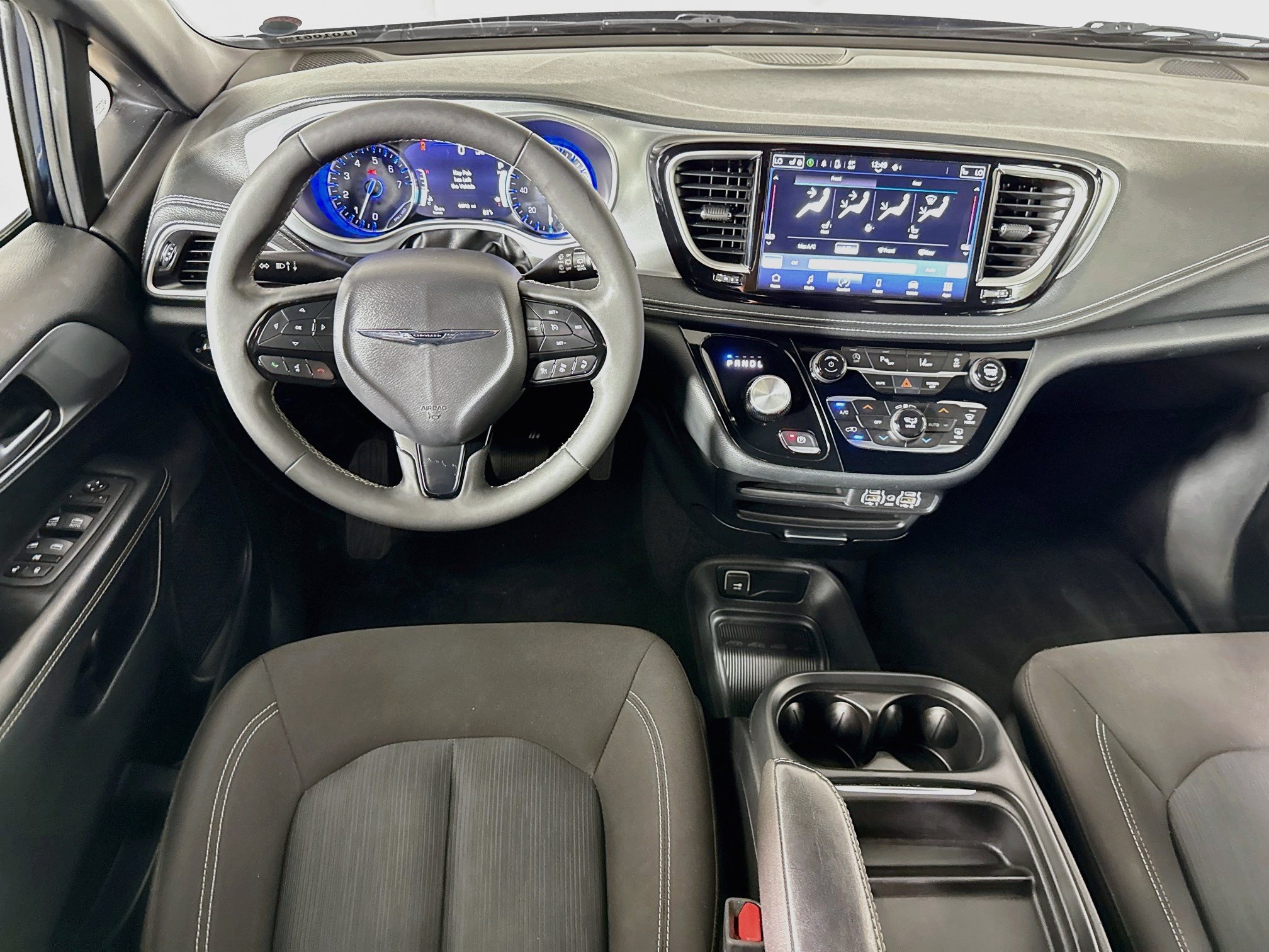 Used 2024 Chrysler Pacifica Touring FWD image 26
