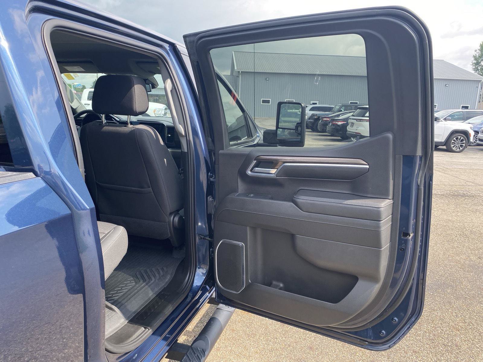 Used 2023 Chevrolet Silverado 1500 RST AWD/4WD image 35