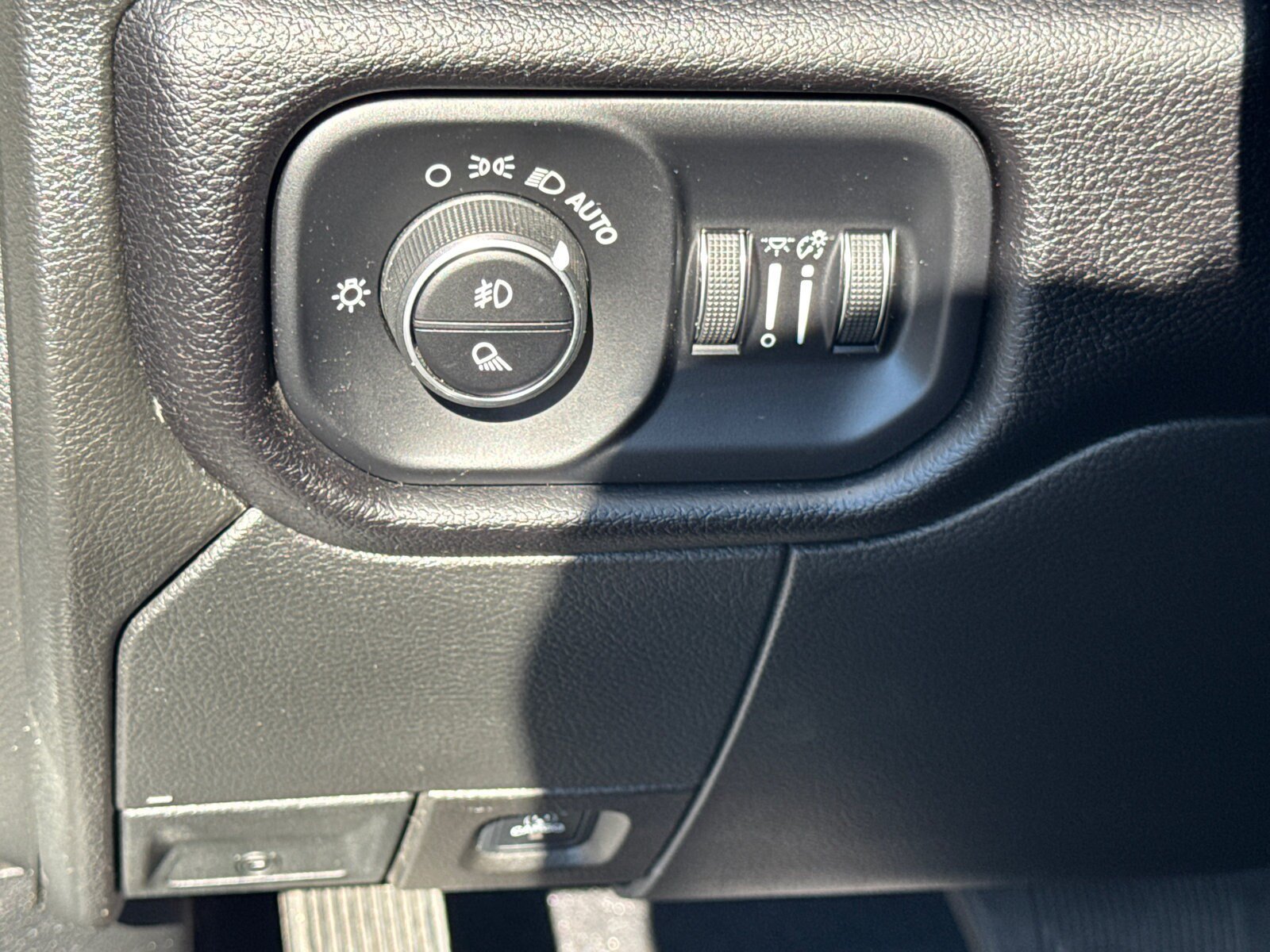 Used 2024 RAM 2500 Laramie AWD/4WD image 35