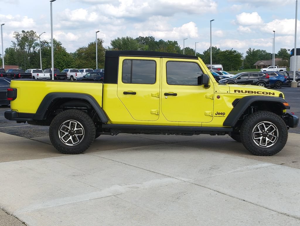 Used 2024 Jeep Gladiator Rubicon w/ Technology Group AWD/4WD image 17